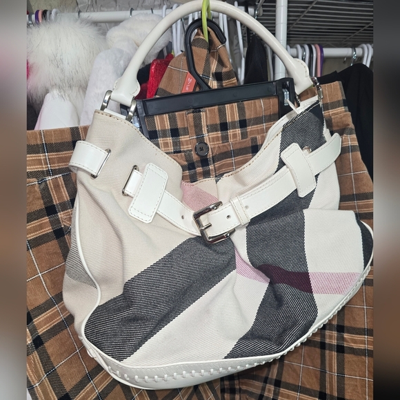 🍁🍂🍁🍂🍁NEED GONE LIKE NEW Burberry Bag  MegA Check Nova Leather Buckle Hobo - Picture 3 of 16